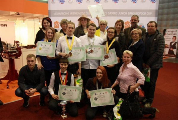 Ze soutěže nadějných kuchařů odvezla poličská škola bronz