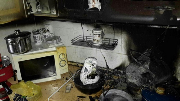 Hořící olej na pánvi způsobil požár kuchyně