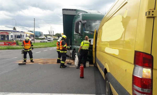Při dopravní nehodě nákladního a dodávkového vozidla u Svitav byla zraněna jedna osoba