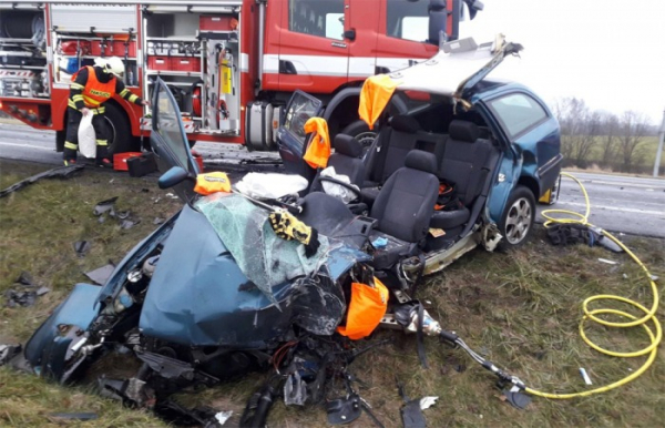 Řidič osobního vozu se u Janova na Svitavsku střetl s nákladním automobilem