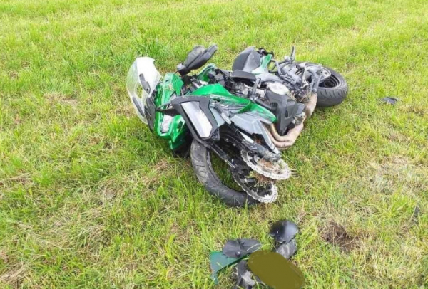 V Javorníku na Svitavsku havaroval motocyklista, pro spolujezdkyni letěl vrtulník