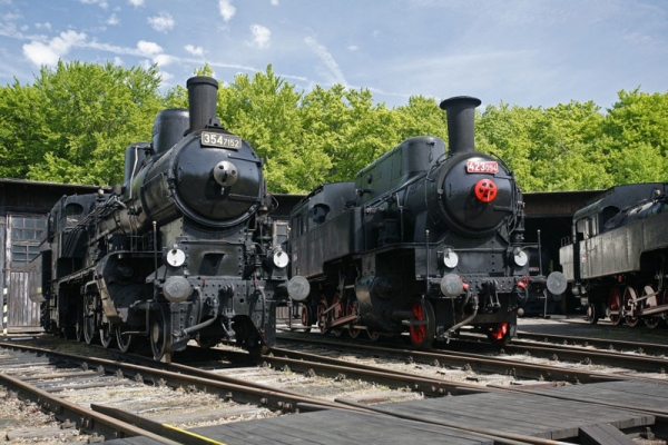 Historickými vlaky se letos v Pardubickém kraji svezlo téměř pět tisíc cestujících