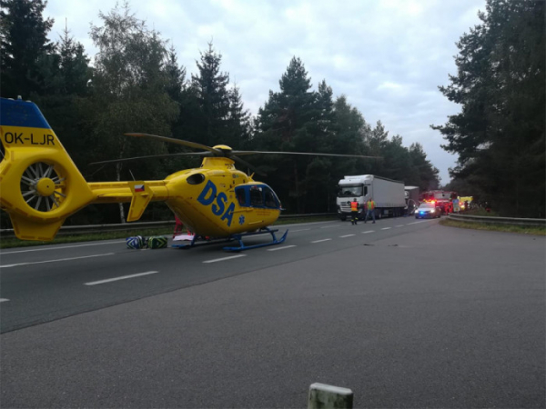 Na Svitavsku se střetly dva osobní vozy a náklaďák, nehoda si vyžádala 6 zraněných 