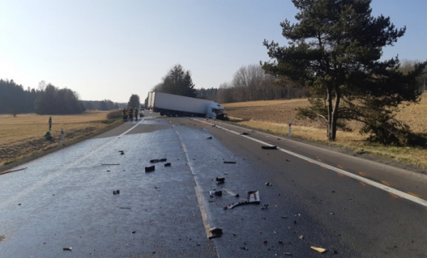 Při střetu osobního a nákladního vozidla na Svitavsku došlo ke zranění obou řidičů
