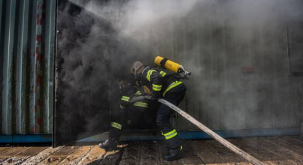 Šest jednotek hasičů likvidovalo požár mycí linky na Svitavsku, škoda je 10 milionů korun