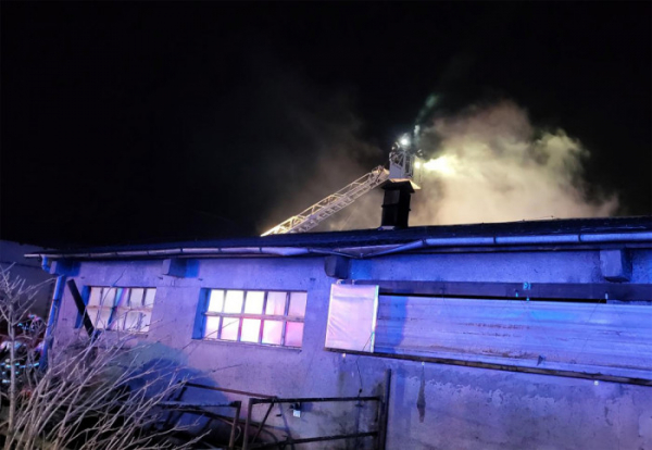 V Jedlové na Svitavsku hořel kravín, hasiči museli evakuovat 200 ks jalovic a telat